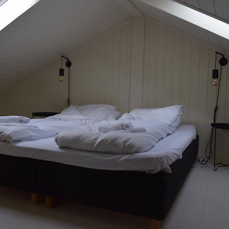 Nydelig Hytte Med Fantastisk Beliggenhet Ved Sjoen Villa Laupstad Luaran gambar